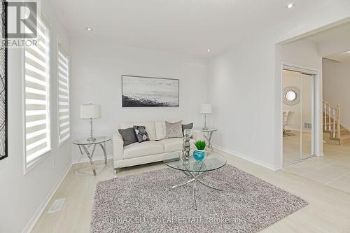 2 Pike Lane, Markham, ON - Indoor Photo Showing Living Room