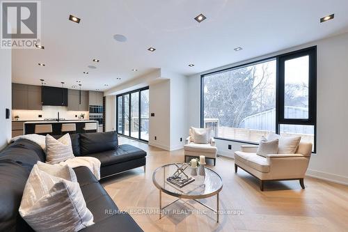 1175 Ogden Avenue, Mississauga, ON - Indoor Photo Showing Living Room