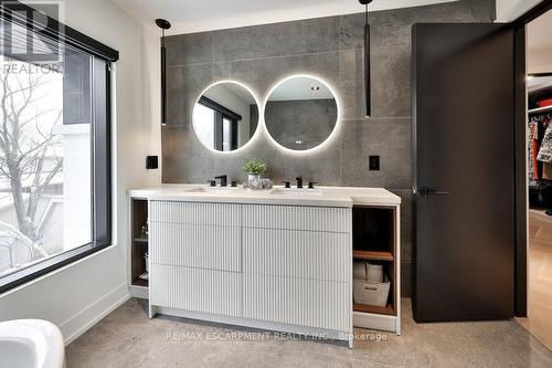 1175 Ogden Avenue, Mississauga, ON - Indoor Photo Showing Bathroom