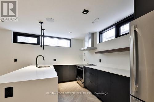 1175 Ogden Avenue, Mississauga, ON - Indoor Photo Showing Kitchen