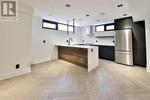 1175 Ogden Avenue, Mississauga, ON - Indoor Photo Showing Kitchen