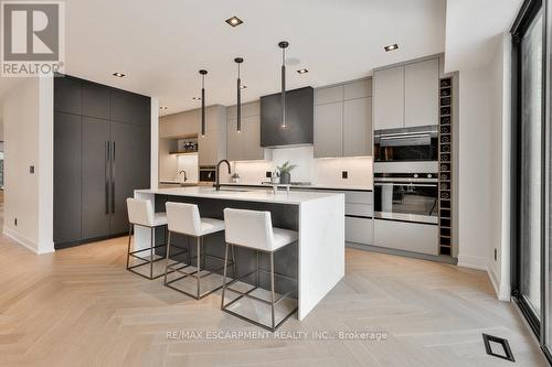 1175 Ogden Avenue, Mississauga, ON - Indoor Photo Showing Kitchen With Upgraded Kitchen