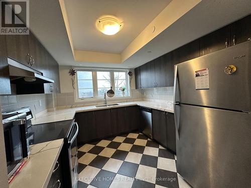 309 - 2294 Chevron Prince Path, Oshawa, ON - Indoor Photo Showing Kitchen