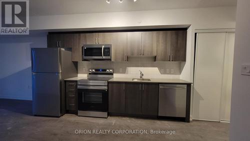 322 - 556 Marlee Avenue, Toronto, ON - Indoor Photo Showing Kitchen