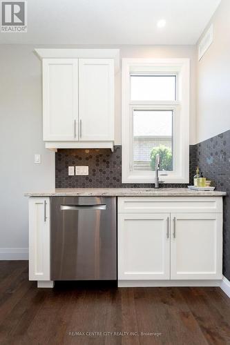 58 Timberwalk Trail, Middlesex Centre (Ilderton), ON - Indoor Photo Showing Kitchen With Upgraded Kitchen