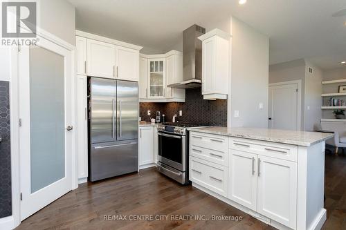 58 Timberwalk Trail, Middlesex Centre (Ilderton), ON - Indoor Photo Showing Kitchen With Upgraded Kitchen