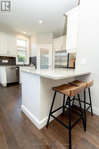 58 Timberwalk Trail, Middlesex Centre (Ilderton), ON - Indoor Photo Showing Kitchen With Upgraded Kitchen