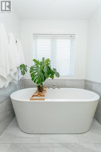 58 Timberwalk Trail, Middlesex Centre (Ilderton), ON - Indoor Photo Showing Bathroom