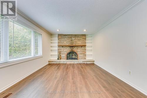 1269 Abbey Court, Burlington, ON - Indoor Photo Showing Living Room With Fireplace