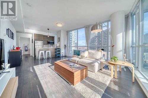 508 - 66 Forest Manor Road, Toronto, ON - Indoor Photo Showing Living Room