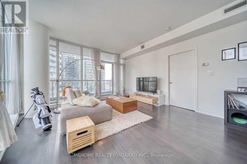 508 - 66 Forest Manor Road, Toronto, ON - Indoor Photo Showing Living Room