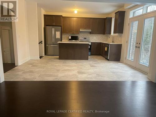 1434 Davis Loop, Innisfil, ON - Indoor Photo Showing Kitchen