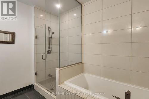 2620 - 70 Roehampton Avenue, Toronto, ON - Indoor Photo Showing Bathroom