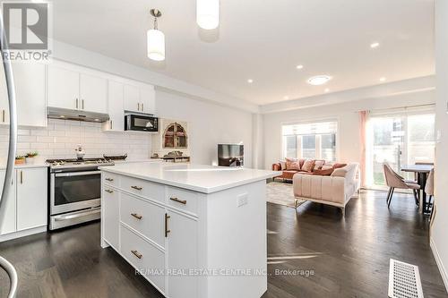 22 Sandstone Street, Cambridge, ON - Indoor Photo Showing Kitchen With Upgraded Kitchen