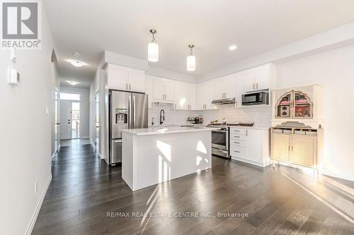 22 Sandstone Street, Cambridge, ON - Indoor Photo Showing Kitchen With Upgraded Kitchen