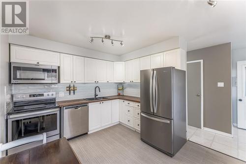 825 Exmouth Street Unit# 27, Sarnia, ON - Indoor Photo Showing Kitchen With Stainless Steel Kitchen With Double Sink