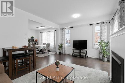 59 Tapadero Avenue, Ottawa, ON - Indoor Photo Showing Living Room