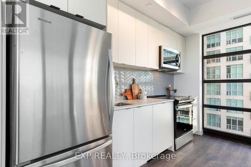 1606 Charles Street, Whitby, ON - Indoor Photo Showing Kitchen