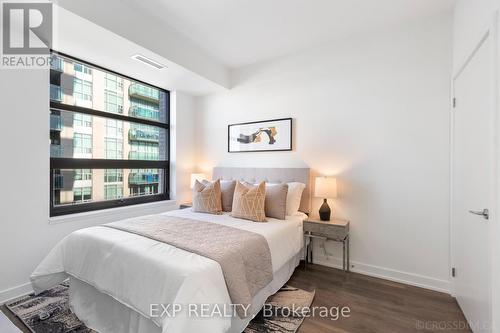 1606 Charles Street, Whitby, ON - Indoor Photo Showing Bedroom