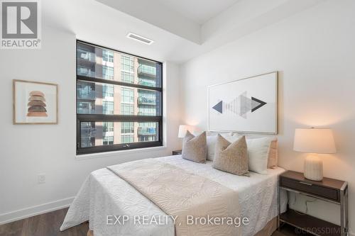 1606 Charles Street, Whitby, ON - Indoor Photo Showing Bedroom