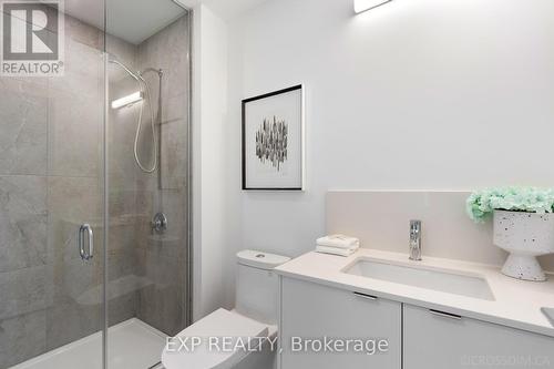 1606 Charles Street, Whitby, ON - Indoor Photo Showing Bathroom