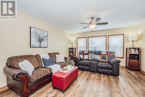 41 Cedarbush Crescent, Puslinch, ON - Indoor Photo Showing Living Room