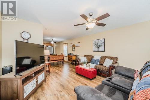 41 Cedarbush Crescent, Puslinch, ON - Indoor Photo Showing Living Room