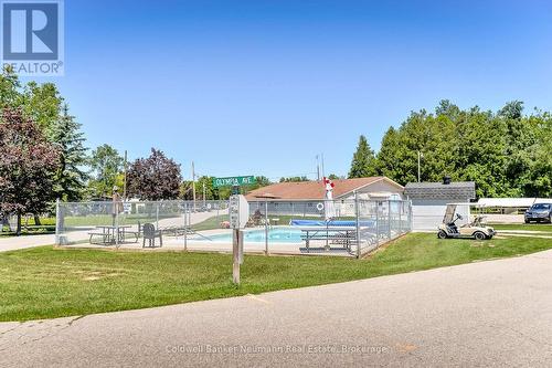 41 Cedarbush Crescent, Puslinch, ON - Outdoor With In Ground Pool