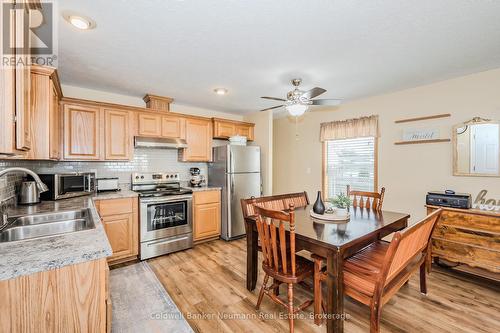 41 Cedarbush Crescent, Puslinch, ON - Indoor Photo Showing Kitchen With Double Sink