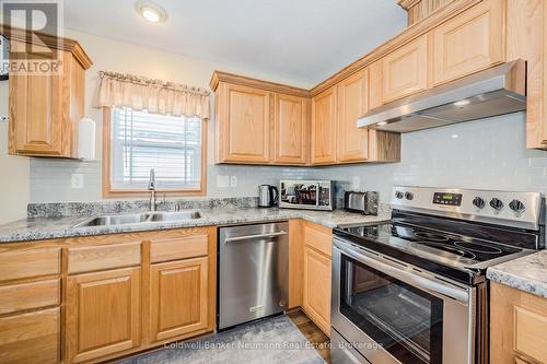 41 Cedarbush Crescent, Puslinch, ON - Indoor Photo Showing Kitchen With Double Sink