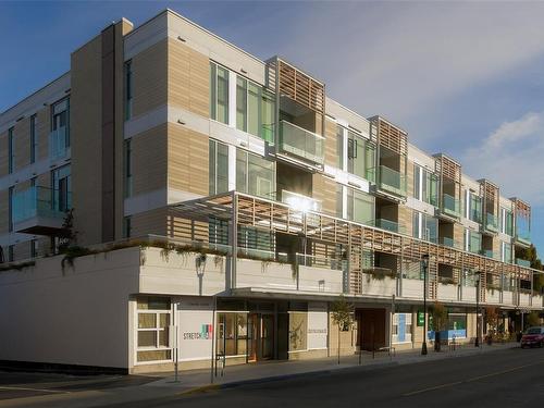 205-1916 Oak Bay Ave, Victoria, BC - Outdoor