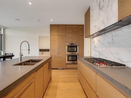 205-1916 Oak Bay Ave, Victoria, BC - Indoor Photo Showing Kitchen With Double Sink With Upgraded Kitchen