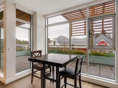 205-1916 Oak Bay Ave, Victoria, BC - Indoor Photo Showing Dining Room