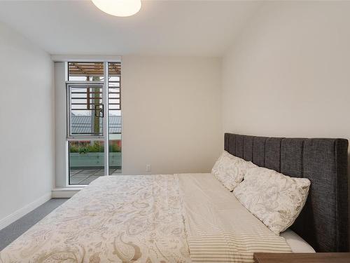 205-1916 Oak Bay Ave, Victoria, BC - Indoor Photo Showing Bedroom