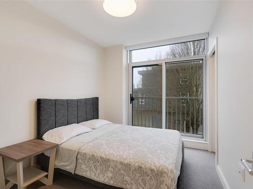 205-1916 Oak Bay Ave, Victoria, BC - Indoor Photo Showing Bedroom