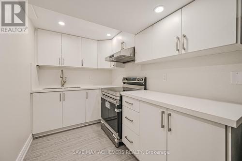 31 Histon Crescent, Brampton, ON - Indoor Photo Showing Kitchen With Double Sink