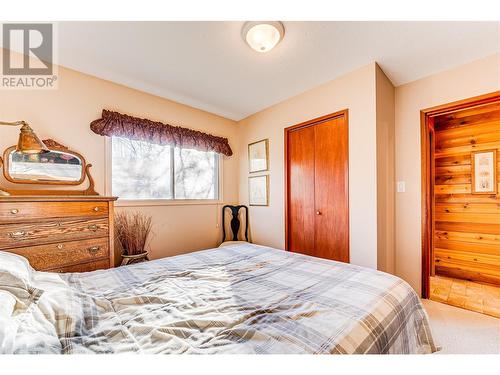 6534 Apollo Road, Vernon, BC - Indoor Photo Showing Bedroom