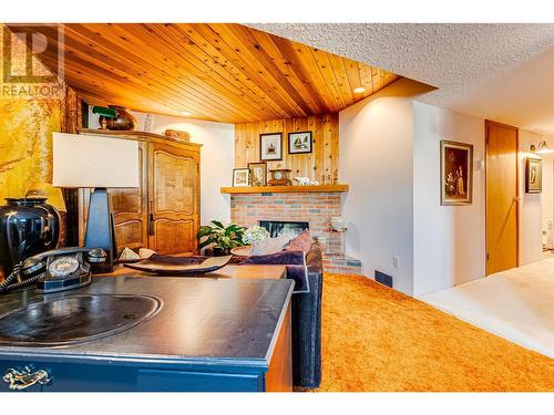 6534 Apollo Road, Vernon, BC - Indoor With Fireplace