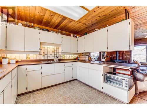 6534 Apollo Road, Vernon, BC - Indoor Photo Showing Kitchen