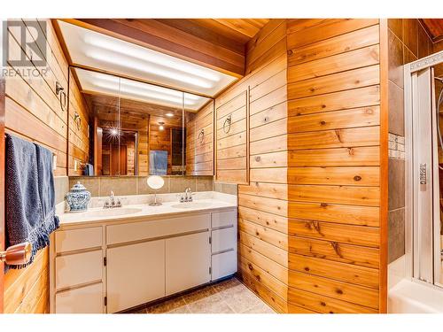 6534 Apollo Road, Vernon, BC - Indoor Photo Showing Bathroom