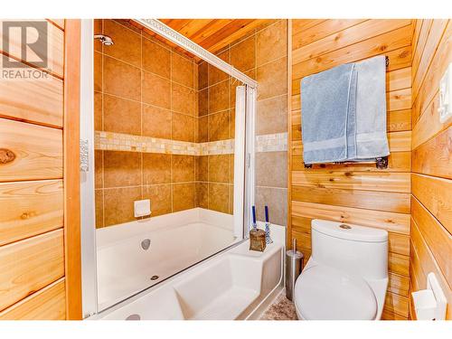 6534 Apollo Road, Vernon, BC - Indoor Photo Showing Bathroom