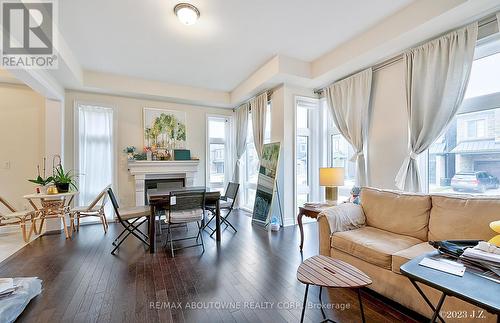 Unit 1 - 1197 Stag Hollow, Oakville, ON - Indoor Photo Showing Living Room