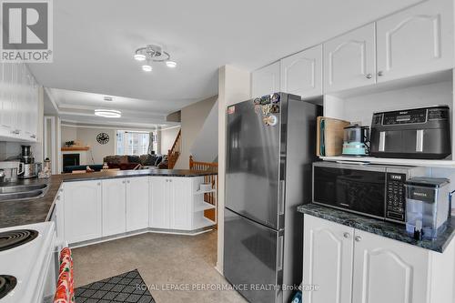 1105 Gablefield Pvt Crescent E, Ottawa, ON - Indoor Photo Showing Kitchen