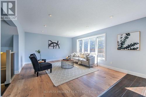 18 - 3560 Singleton Avenue, London, ON - Indoor Photo Showing Living Room