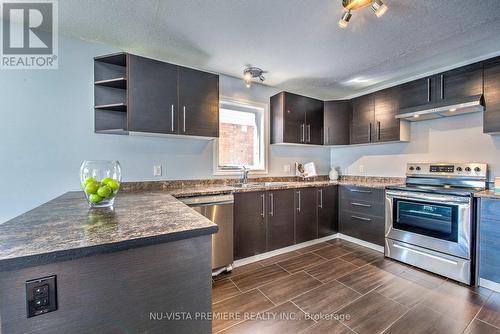 18 - 3560 Singleton Avenue, London, ON - Indoor Photo Showing Kitchen With Upgraded Kitchen