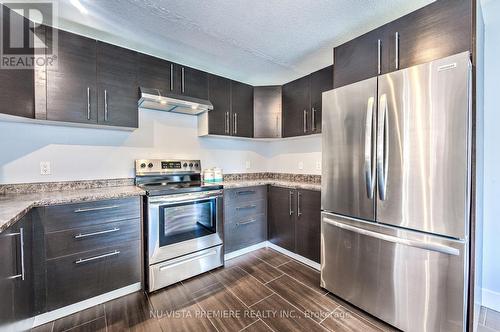 18 - 3560 Singleton Avenue, London, ON - Indoor Photo Showing Kitchen With Upgraded Kitchen