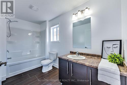 18 - 3560 Singleton Avenue, London, ON - Indoor Photo Showing Bathroom