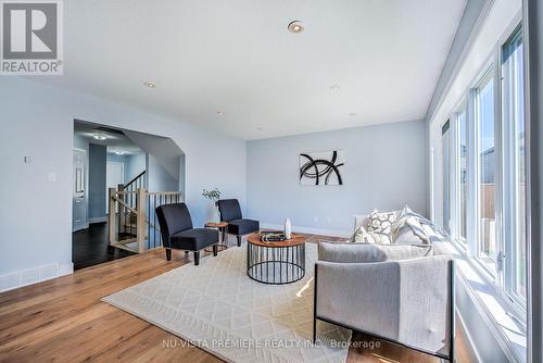 18 - 3560 Singleton Avenue, London, ON - Indoor Photo Showing Living Room