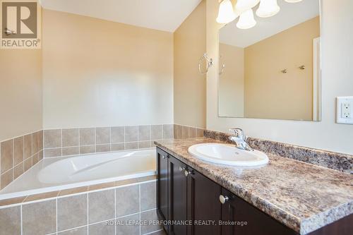 1843 Arrowgrass Way, Ottawa, ON - Indoor Photo Showing Bathroom