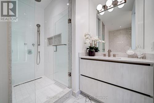 Ph06 - 1 Yorkville Avenue, Toronto, ON - Indoor Photo Showing Bathroom